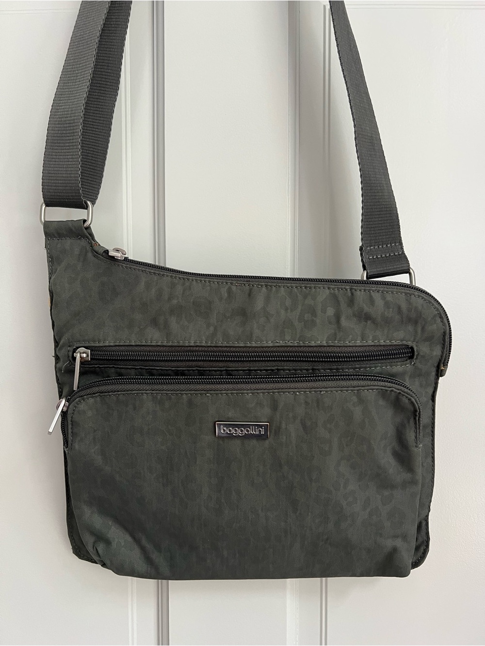 Baggallini Crossbody Purse with Cheetah Print